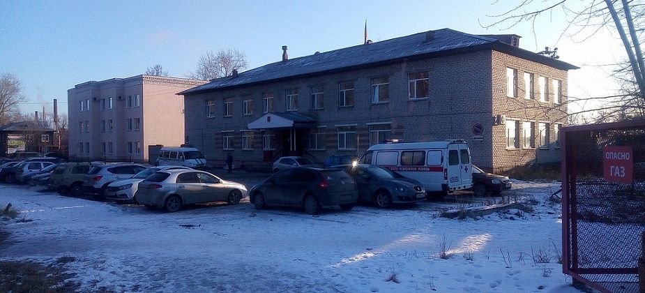 Замдиректора серовского дома престарелых, которого судят за взятку и мошенничество, переписал недвижимость и машину на маму