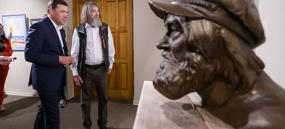 Евгений Куйвашев и Федор Конюхов договорились создать на Урале целый сквер с самодельными скворечниками