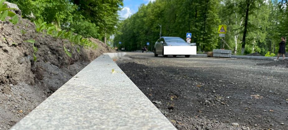 "﻿Пока асфальт не положили, надо исправлять". Серовчанина не устраивает ход ремонтных работ на одной из главных улиц города