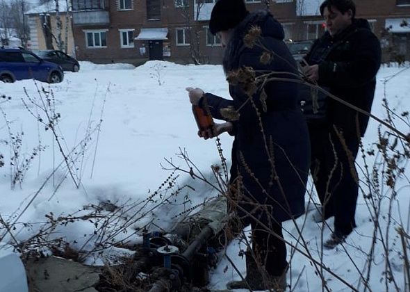 Специалисты Роспотребнадзора взяли пробы горячей воды в серовском поселке Энергетиков