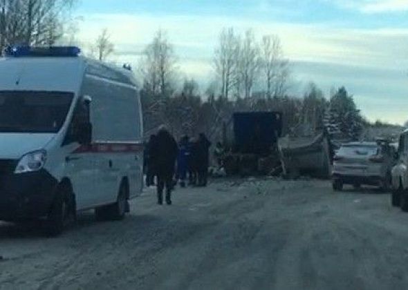 В районе Морозково столкнулись два грузовика