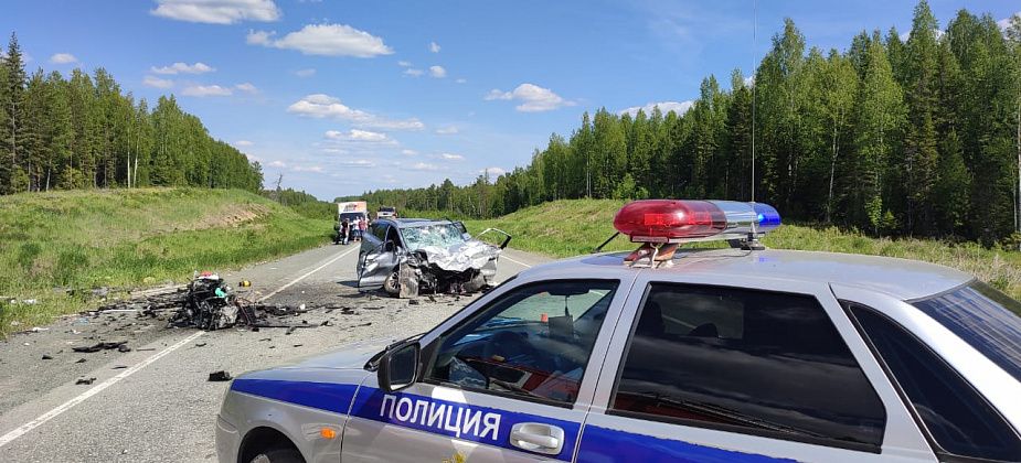 В ДТП на границе Свердловской области и ХМАО четверо погибли и пятеро пострадали