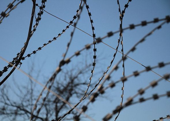 Приехал в Серов, пошел в лес по нужде, нашел наркотик, спрятал его в анальное отверстие, получил срок