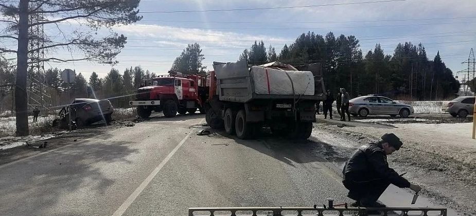 Между Серовом и поселком Энергетиков произошло смертельное ДТП. Дорога перекрыта