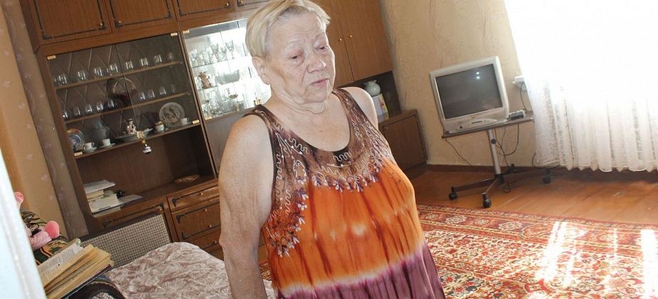 Бабушка попросила помощи: "Мне больше ничего не надо, только окошечки помыть"
