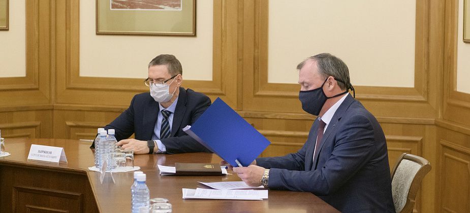 Евгений Куйвашев провел консультации с экспертами о возможностях снятия ограничений