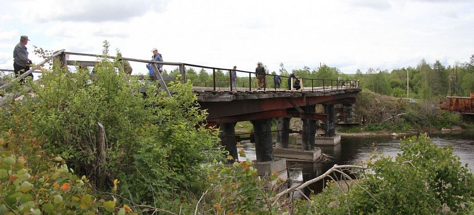 Из бюджета Серова выделили средства на ремонт моста через Какву. Раньше люди его ремонтировали сами