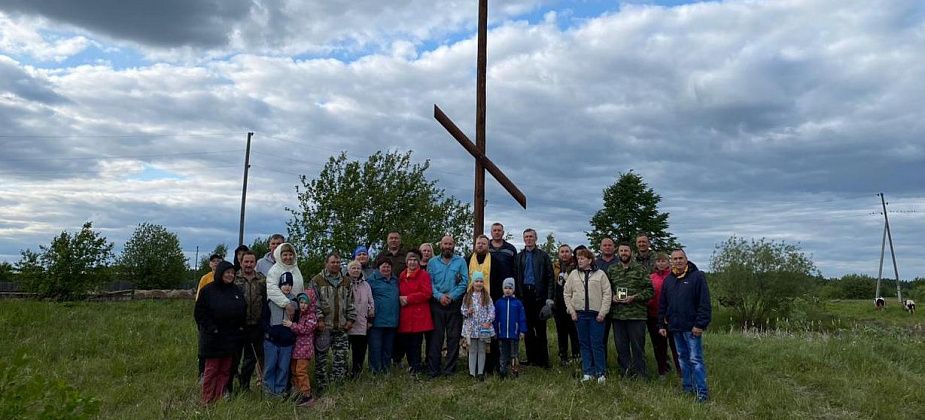 "В деревне духовная жизнь началась". В Семенова жители своими силами установили поклонные кресты