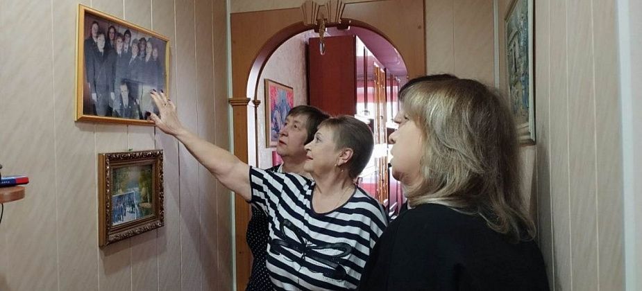 Полиция Серова поздравила ветеранов ПДН с 8 Марта