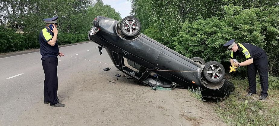 В результате ДТП в Серове перевернулась «Приора». Пострадал непристегнутый пассажир