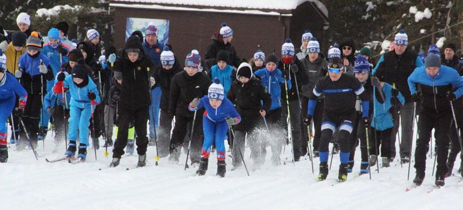 На лыжах, санках и руках родителей. Серовчане пробежали "Лыжню России"