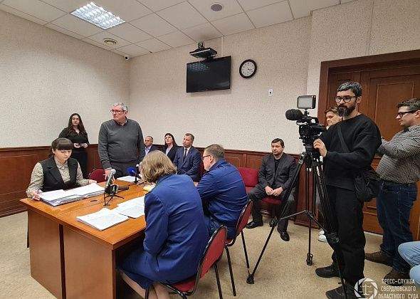 За Сизикова вступился даже губернатор - не помогло. Решение о сложении полномочий главы Серова "засилили"