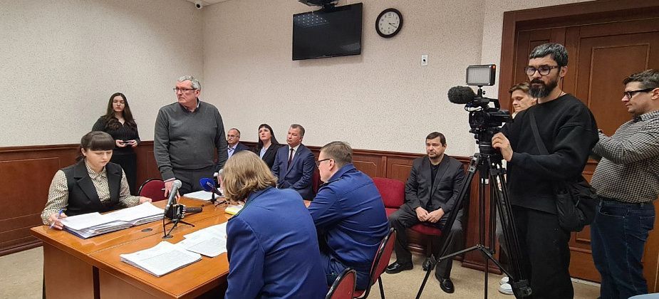 За Сизикова вступился даже губернатор - не помогло. Решение о сложении полномочий главы Серова "засилили"