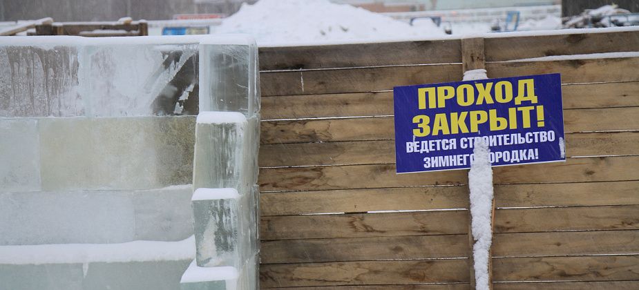 В зимнем городке хотят поставить фигуры самолета и танка. Им там место?