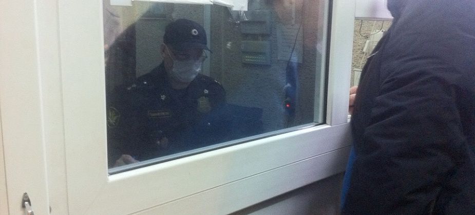 Из-за коронавируса судебные приставы временно прекратили прием серовчан