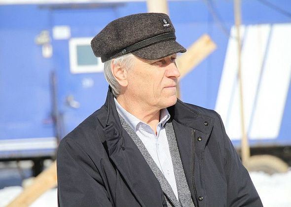 Глава Гарей сказал, что не видит у главврача Серовской горбольницы стремления развивать местную амбулаторию: "У него одно решение вопроса - ФАП"