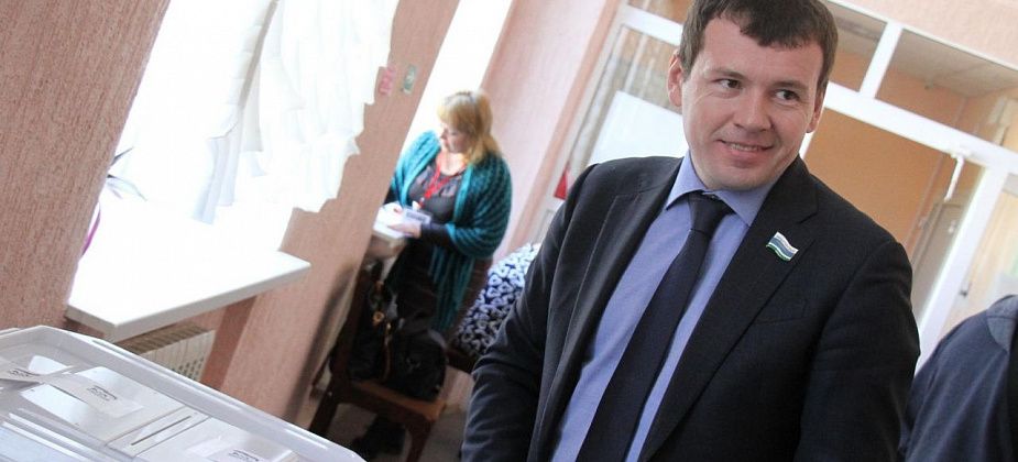 Глава Серова наградил металлургов, медработников, преподавателей и депутата ЗакСо