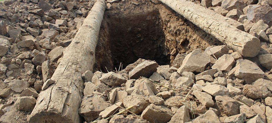 Скандал на кладбище в Карпинске: "В могиле были важные вещественные доказательства"