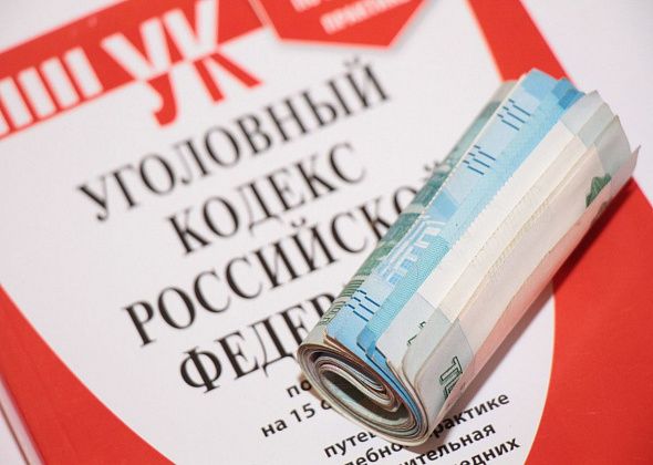 Уроженец Пермского края пойдет под суд за мошенничество в Серове. Покупая сигареты, он "заболтал" кассира, забрал пачку, сдачу с 5 тысяч и саму 5-тысячную купюру