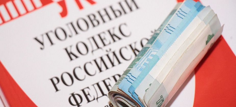Уроженец Пермского края пойдет под суд за мошенничество в Серове. Покупая сигареты, он "заболтал" кассира, забрал пачку, сдачу с 5 тысяч и саму 5-тысячную купюру