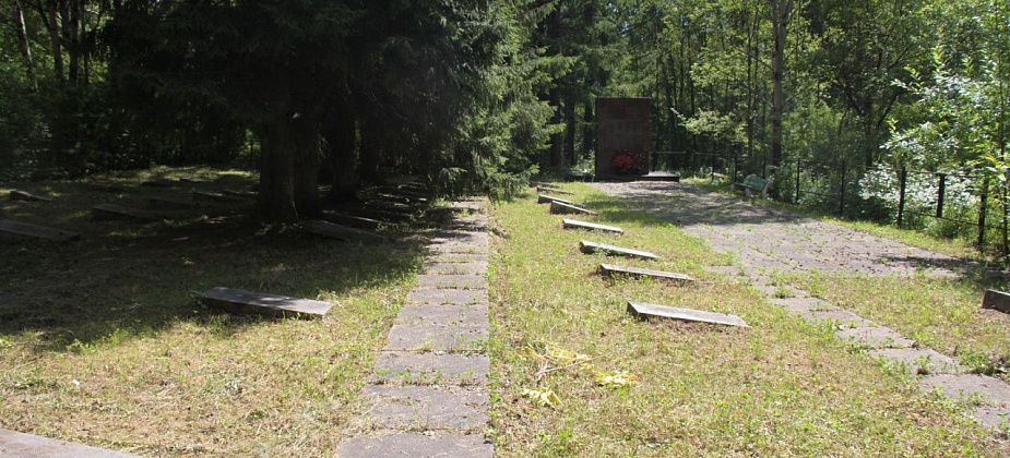 Ремонтировать мемориал и благоустраивать территорию воинского захоронения в Серове будет подрядчик, выигравший аукцион на ремонт дороги в Красноярке