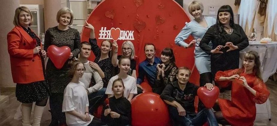 В Серове "Праздник любящих сердец" закончился флешмобом
