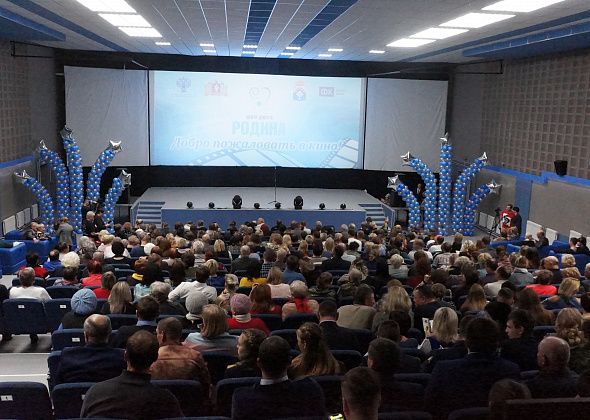 Звезда "Бумера" открыла кинотеатр в серовской "Родине"