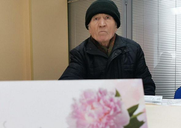 Четыре месяца «Почта России» доставляла серовскому пенсионеру открытку ко дню рождения