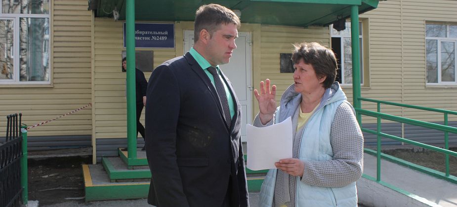 Начал рушиться фасад здания серовской школы: "Были праздничные дни, никто не пострадал"...