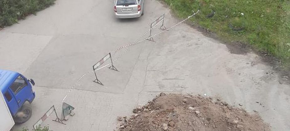 "Все роют и роют". Жители дома по улице Заславского половину дня просидели без света
