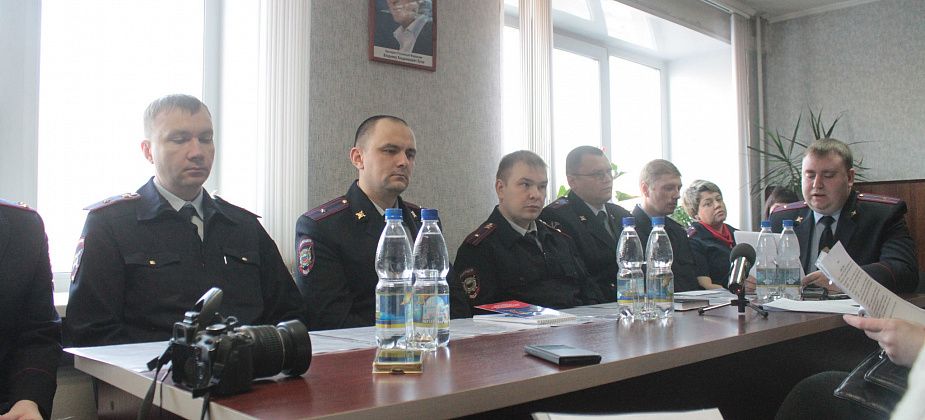 В День Конституции серовчан приглашают на приемы в полицию и Роспотребнадзор