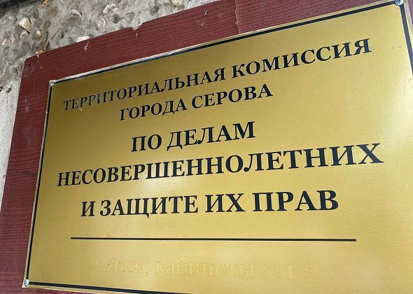 Из окна серовской многоэтажки выпал годовалый ребенок