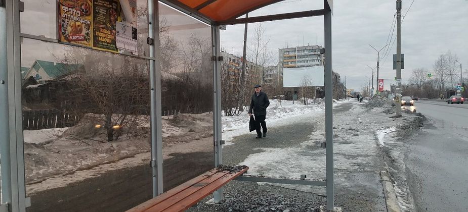 В Серове вандалы повторно разбили стеклянную антивандальную остановку