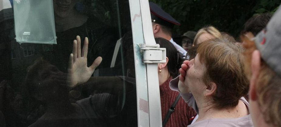 Из Серова на службу в армию проводили 27 призывников