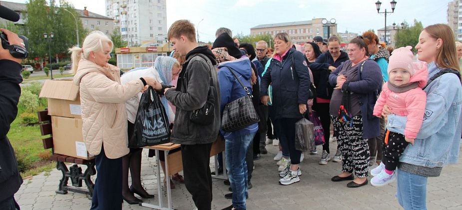  "Господь в учении вам тоже поможет". Более ста семей получили школьные наборы от Серовской епархии