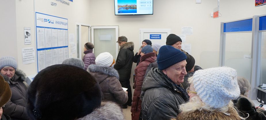 В серовском офисе расчетного агента "Рифея" сформировались очереди