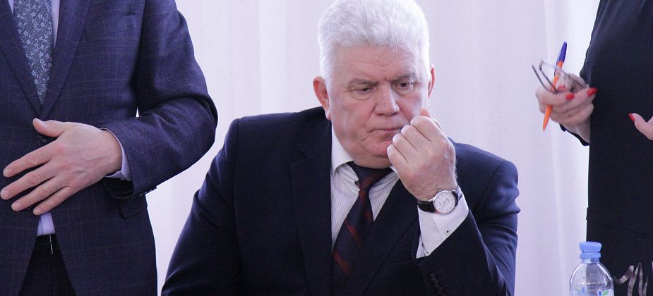 Председатель Думы Серова хотел помочь больнице с оборудованием. Но отклика главврача не нашел...