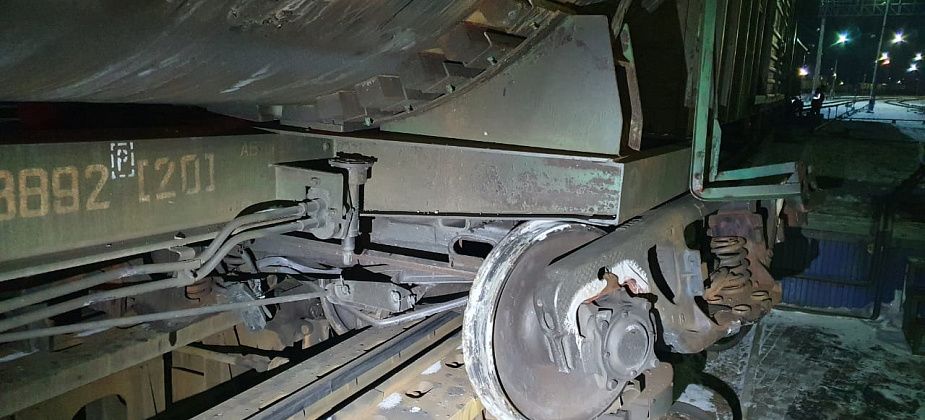 В Серове с путей сошла колесная пара цистерны с бензином