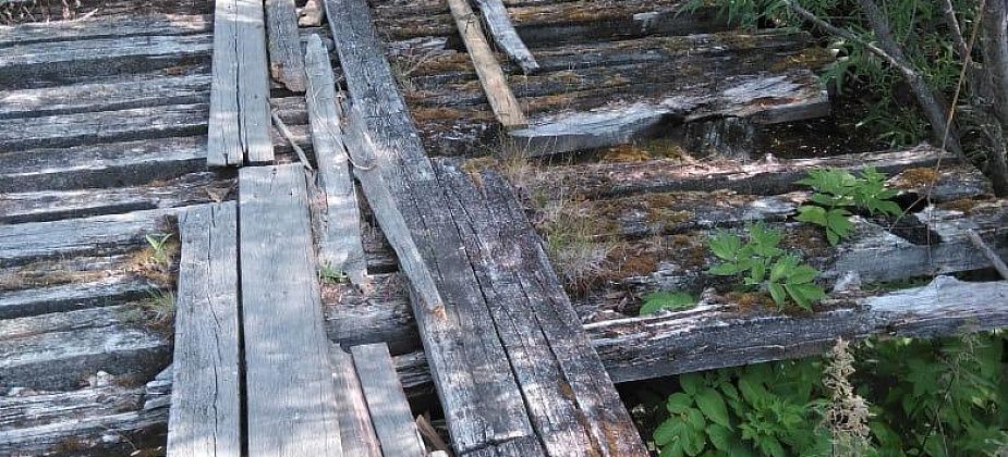 "Может, хватит хренью заниматься?" Серовчанин высказался об установке знака "Въезд запрещен" перед мостом в поселке Вятчино