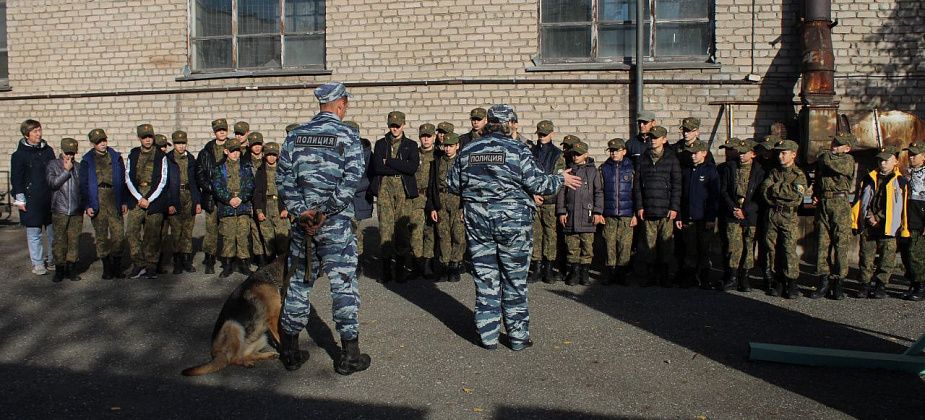 В «Единый день профилактики» кадеты посетили полицию Серова