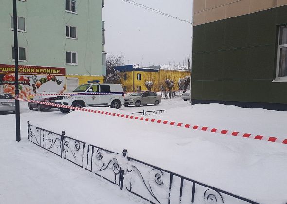В день, когда в России проходили митинги, с мэрии Серова убирали снег. А полиция наблюдала за этим