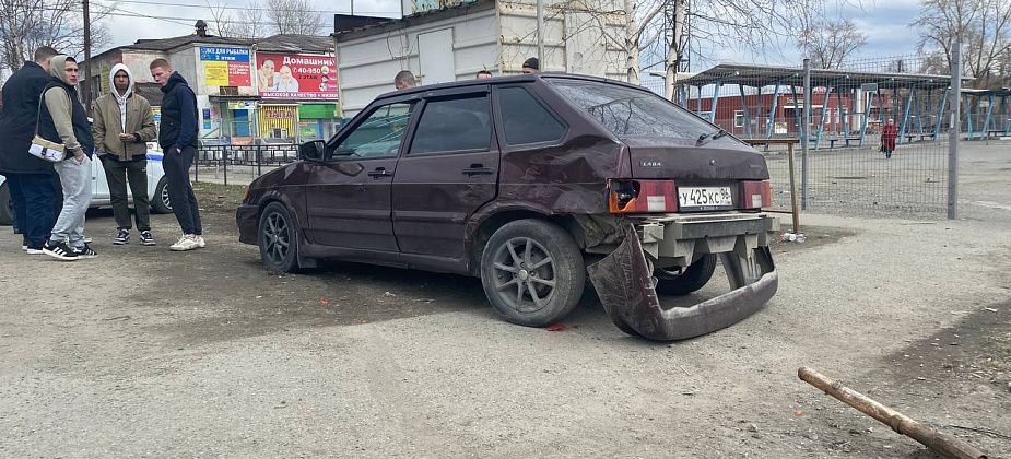 В Серове, в районе автовокзала, столкнулись иномарка и отечественный автомобиль