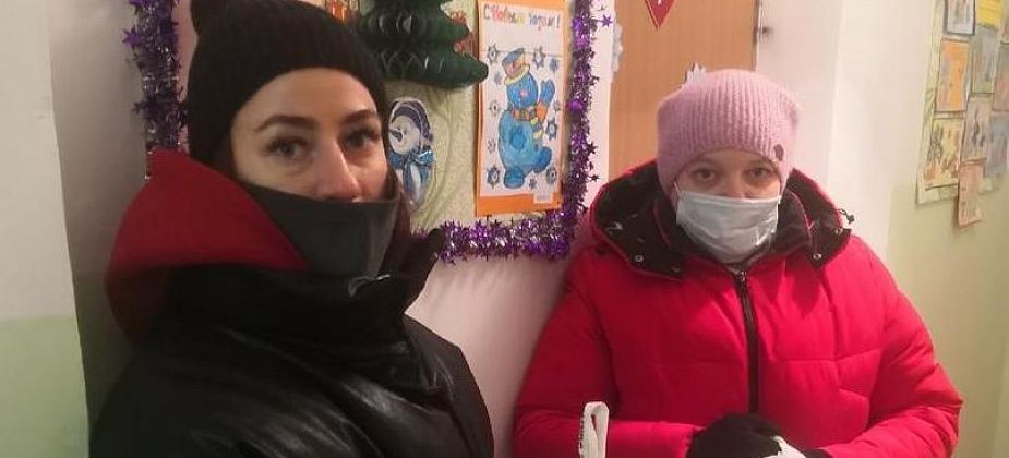 "Не ждите чудес, творите их сами". Серовский детский сад подарил подарки детям из центра "Надежда"