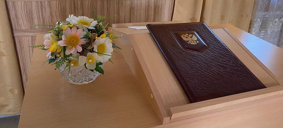 Пары из Серова, Серовского и Гаринского районов получат награду «Совет да любовь»