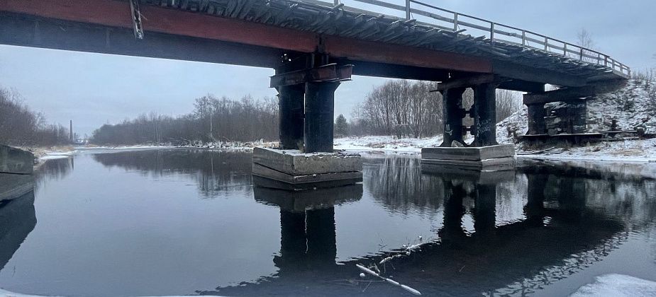 На Лесозаводе убрали мусор от опор Чкаловского моста