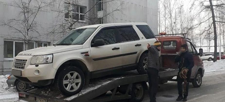 В Серове судебные приставы притворились покупателями Land Rover и арестовали автомобиль должника