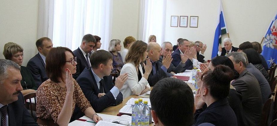 Дума Серова начнет новый год с вопросов демографии, образования и правопорядка