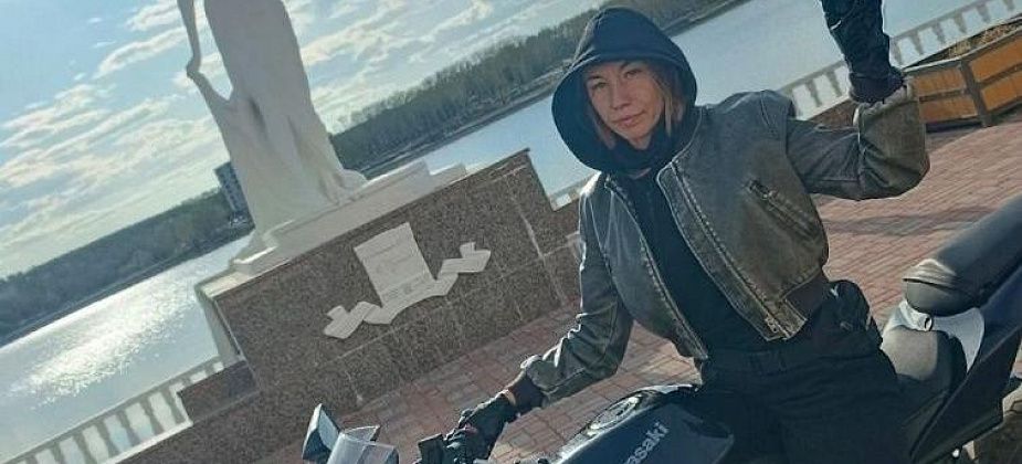 «Когда райдера выкидывает в дерево, никакая защита не спасет». Попавшей в ДТП серовчанке нужна помощь