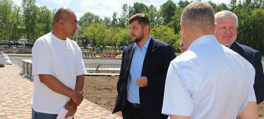 Сквер ДКМ - "отлично", водохранилище - “самое главное закончить”. Мэр объехал серовские стройки