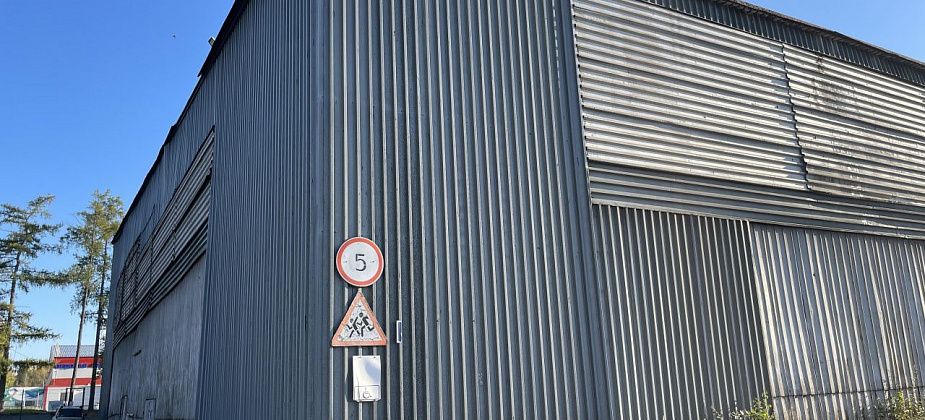 Крытый хоккейный корт на стадионе "Металлург" предложили сдать на металлолом